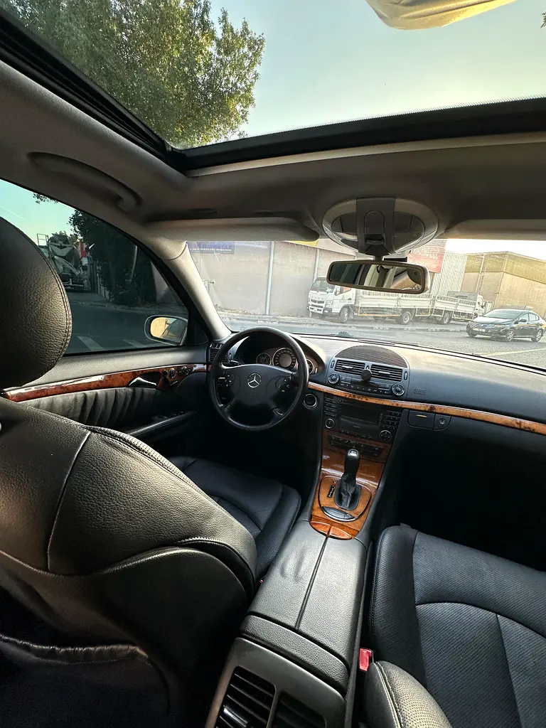 Mercedes-Benz E-Class E 320 Elegance 2003 GCC Specs - Image 12