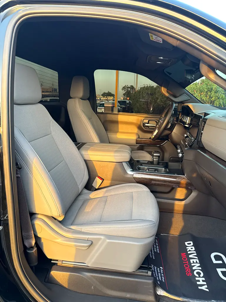 GMC Sierra Elevation 2024 GCC Specs - Image 11