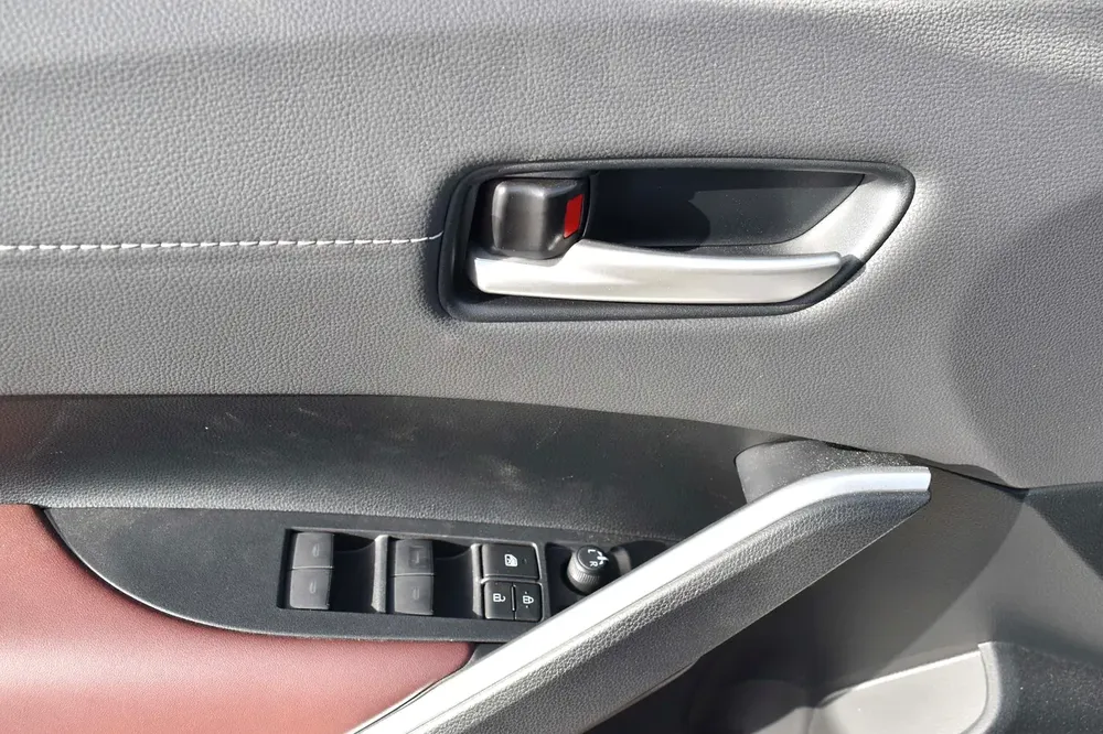 2025 MODEL TOYOTA COROLLA CROSS 1.8 HEV - Image 10