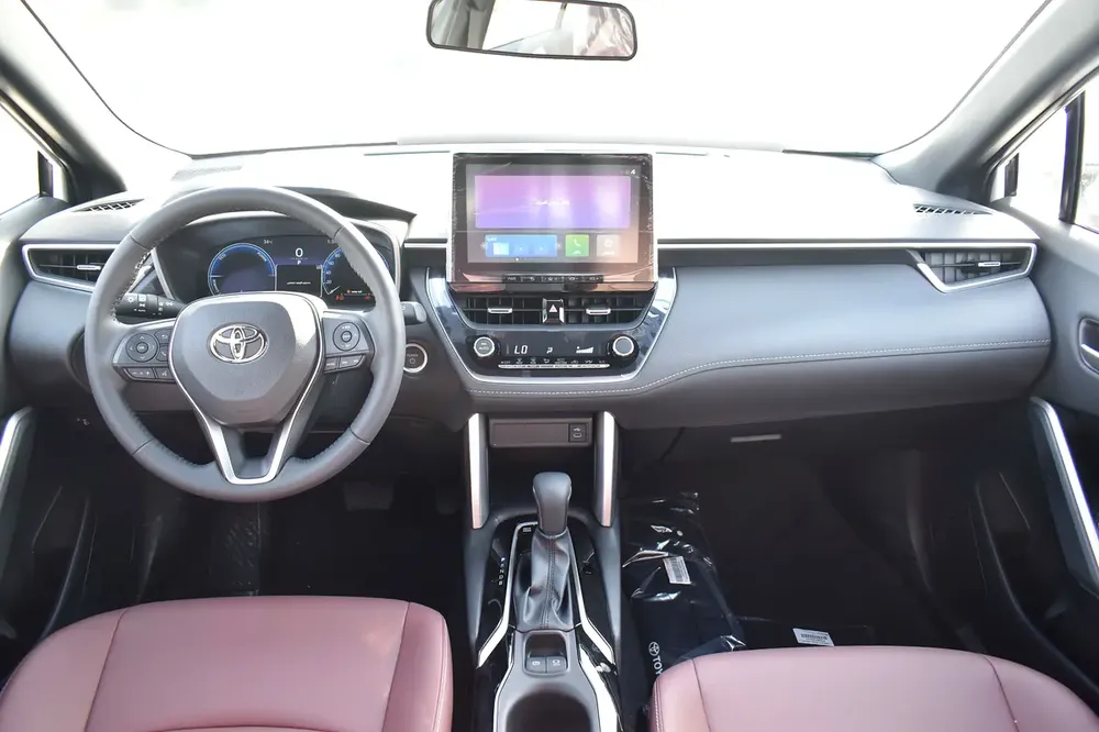 2025 MODEL TOYOTA COROLLA CROSS 1.8 HEV - Image 17