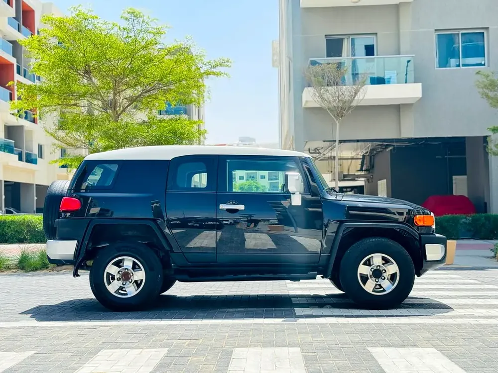 Toyota FJ cruiser // Gcc space // Model 2009 // Good conditions - Image 15
