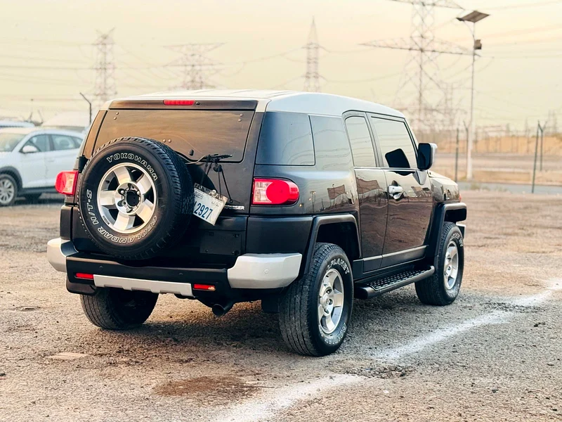 Toyota FJ cruiser // Gcc space // Model 2009 // Good conditions - Image 5