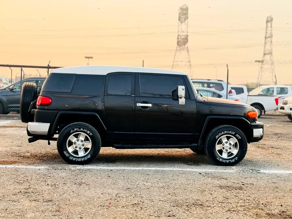 Toyota FJ cruiser // Gcc space // Model 2009 // Good conditions - Image 7