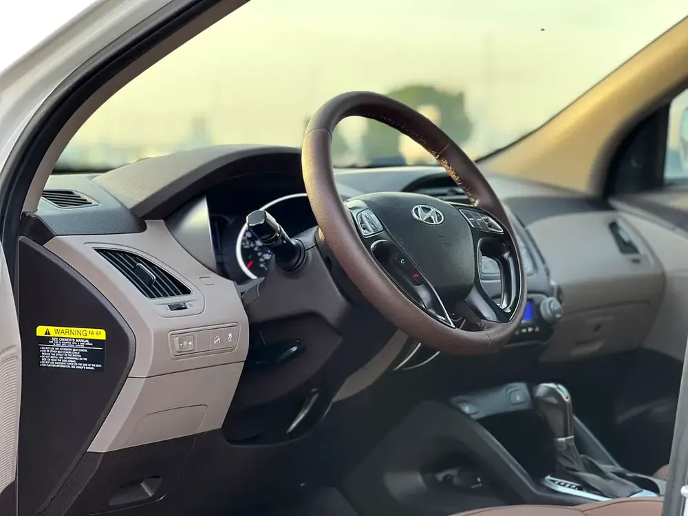 2014 Hyundai Tucson Limited 2.4L V4 - Rear Camera - panoramic sunroof - Leather Seats - Image 11