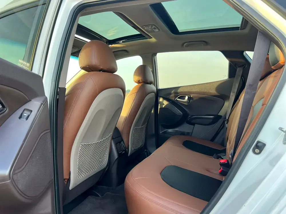 2014 Hyundai Tucson Limited 2.4L V4 - Rear Camera - panoramic sunroof - Leather Seats - Image 16