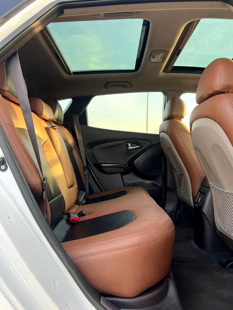2014 Hyundai Tucson Limited 2.4L V4 - Rear Camera - panoramic sunroof - Leather Seats - Image 17