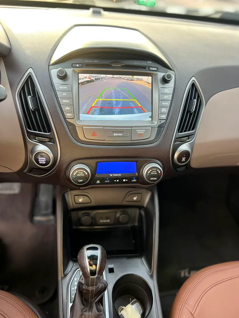 2014 Hyundai Tucson Limited 2.4L V4 - Rear Camera - panoramic sunroof - Leather Seats - Image 18