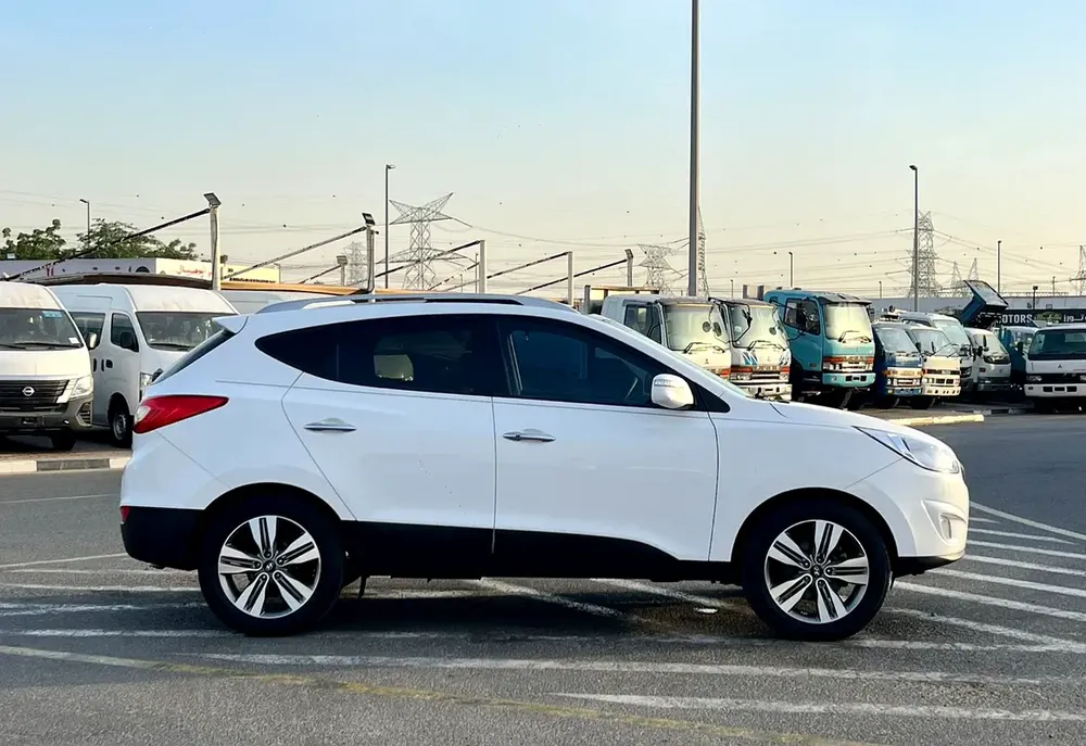 2014 Hyundai Tucson Limited 2.4L V4 - Rear Camera - panoramic sunroof - Leather Seats - Image 9