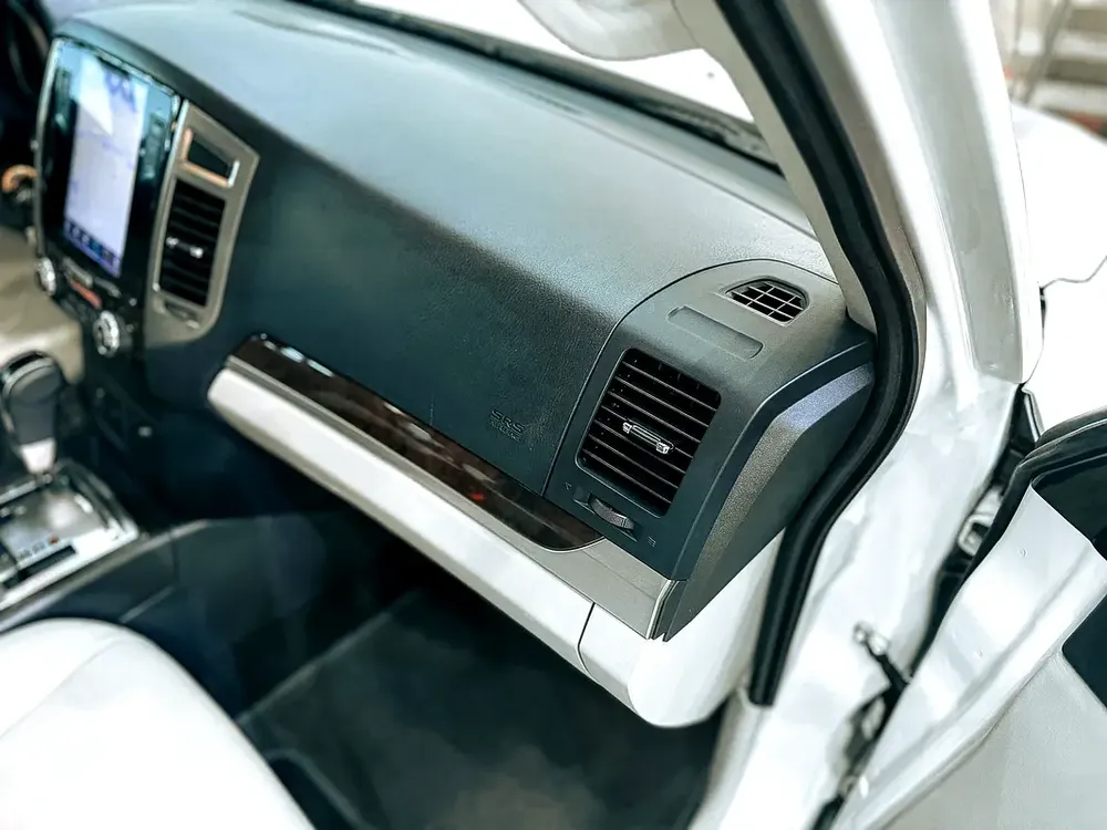 AED 970 // 20% DP // 2019 Mitsubishi Pajero GLS Top 3.8L V6 4WD - Image 17