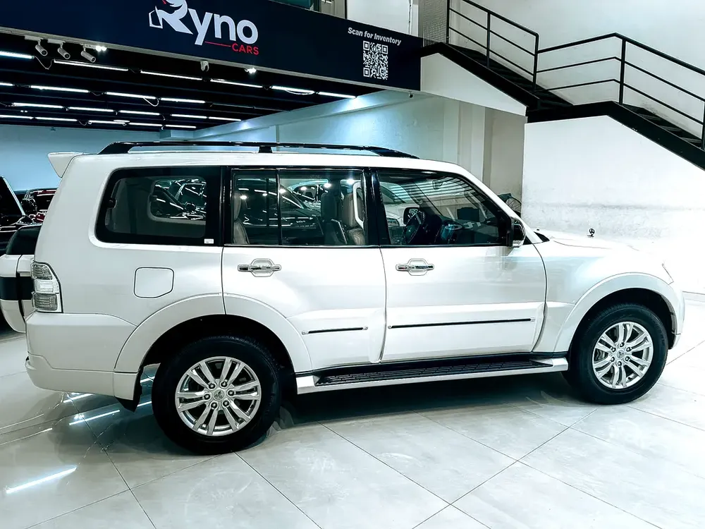 AED 970 // 20% DP // 2019 Mitsubishi Pajero GLS Top 3.8L V6 4WD - Image 4