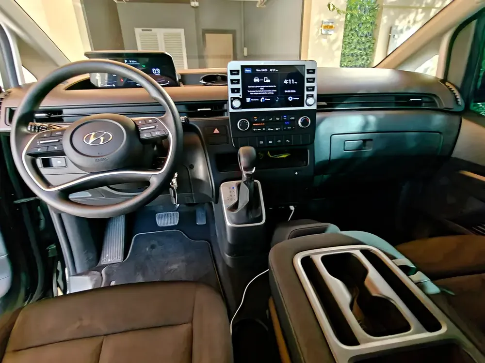 Hyundai Staria 2023 Low-Mileage 19,500 km - Image 6