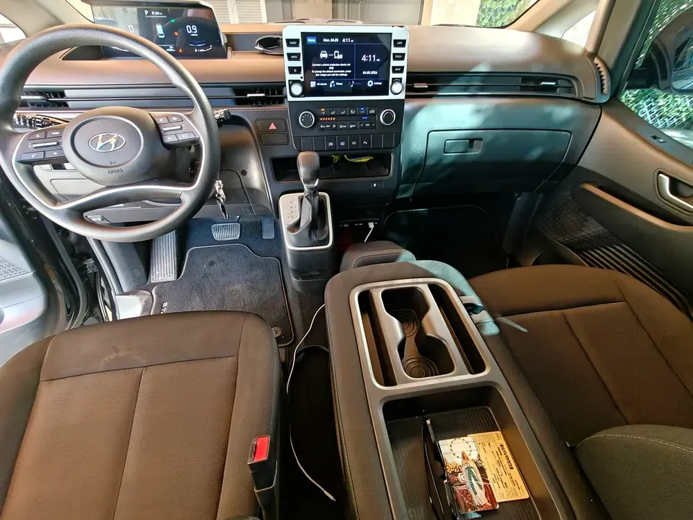 Hyundai Staria 2023 Low-Mileage 19,500 km - Image 8