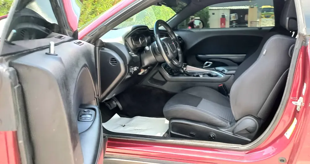 2019/ CHALLENGER/ GT/ V6/ GCC/ FREE OF ACCIDENT/ FULL SERVICE - Image 19