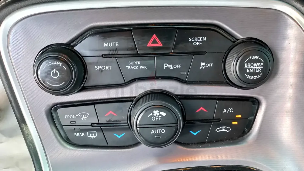 2019/ CHALLENGER/ GT/ V6/ GCC/ FREE OF ACCIDENT/ FULL SERVICE - Image 20