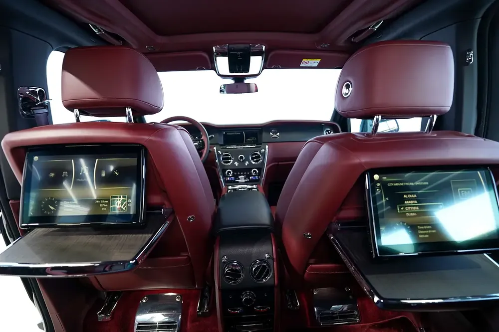 FACELIFT | BLACK BADGE KIT | CULLINAN | REAR ENTERTAINMENT | GCC | WARRANTY AVAILABLE - Image 11