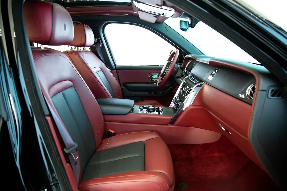 FACELIFT | BLACK BADGE KIT | CULLINAN | REAR ENTERTAINMENT | GCC | WARRANTY AVAILABLE - Image 13