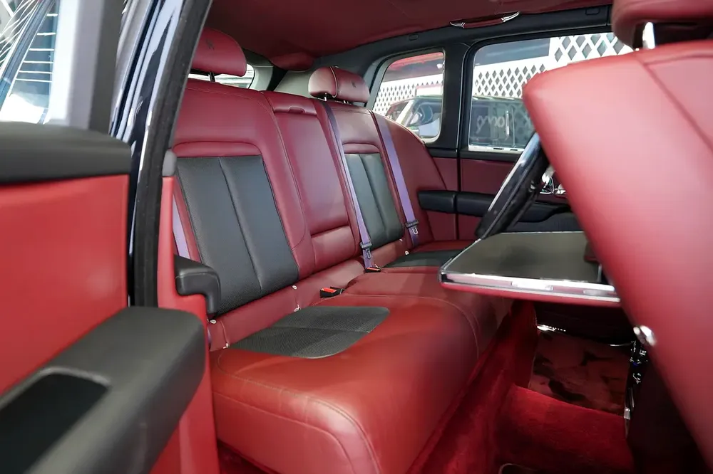 FACELIFT | BLACK BADGE KIT | CULLINAN | REAR ENTERTAINMENT | GCC | WARRANTY AVAILABLE - Image 15