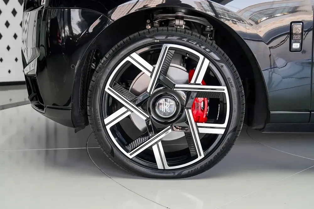 FACELIFT | BLACK BADGE KIT | CULLINAN | REAR ENTERTAINMENT | GCC | WARRANTY AVAILABLE - Image 6