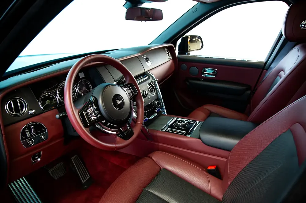 FACELIFT | BLACK BADGE KIT | CULLINAN | REAR ENTERTAINMENT | GCC | WARRANTY AVAILABLE - Image 7