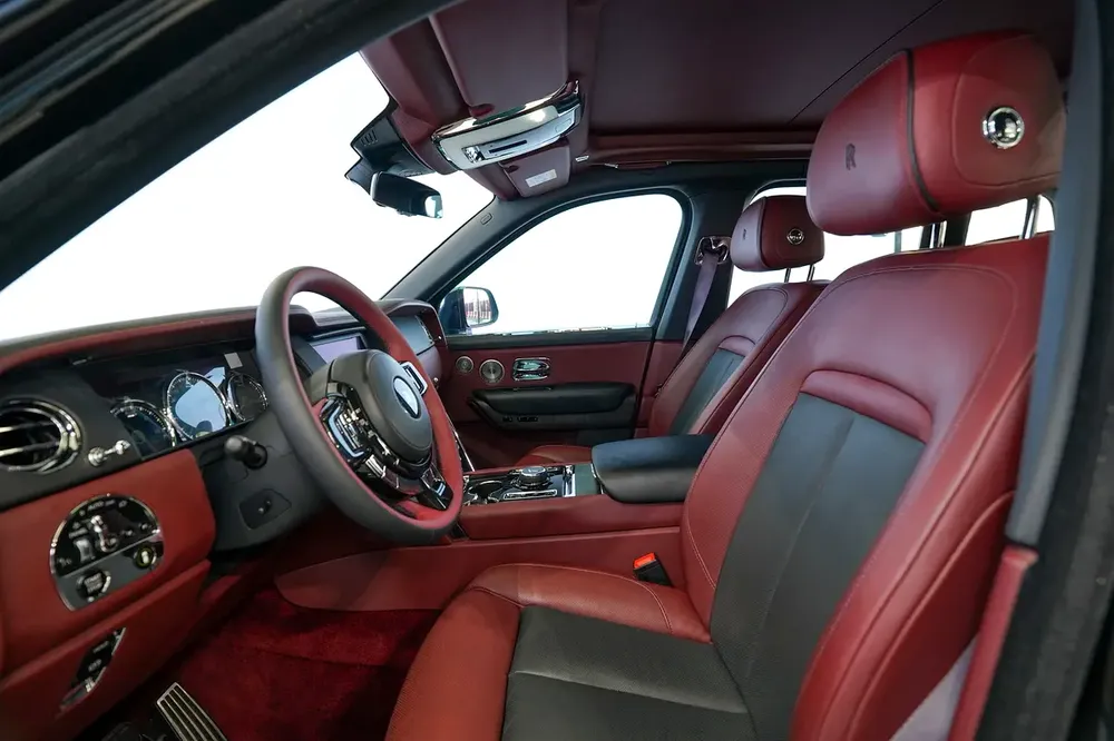 FACELIFT | BLACK BADGE KIT | CULLINAN | REAR ENTERTAINMENT | GCC | WARRANTY AVAILABLE - Image 9