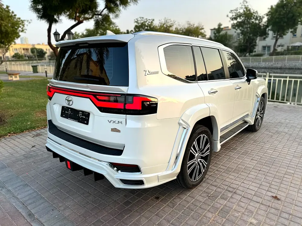 2025 Land Cruiser LC300 (VIP Edition) Wild Body Kit, 22 Inch Rims, Gcc specs, zero Km, Warranty - Image 10