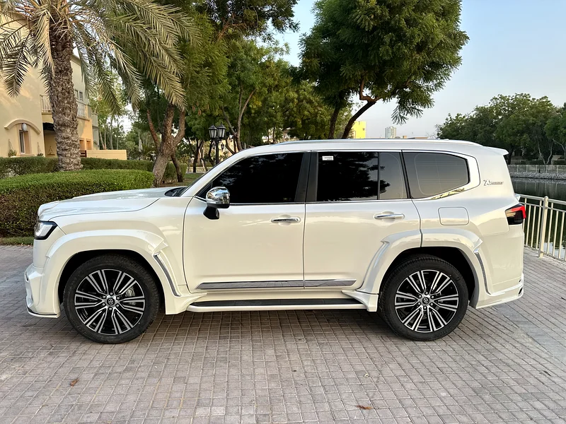 2025 Land Cruiser LC300 (VIP Edition) Wild Body Kit, 22 Inch Rims, Gcc specs, zero Km, Warranty - Image 12