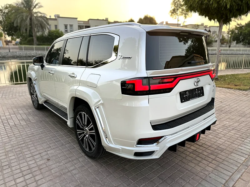 2025 Land Cruiser LC300 (VIP Edition) Wild Body Kit, 22 Inch Rims, Gcc specs, zero Km, Warranty - Image 4