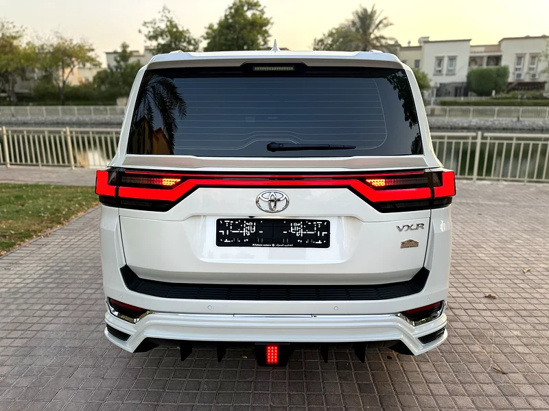 2025 Land Cruiser LC300 (VIP Edition) Wild Body Kit, 22 Inch Rims, Gcc specs, zero Km, Warranty - Image 6