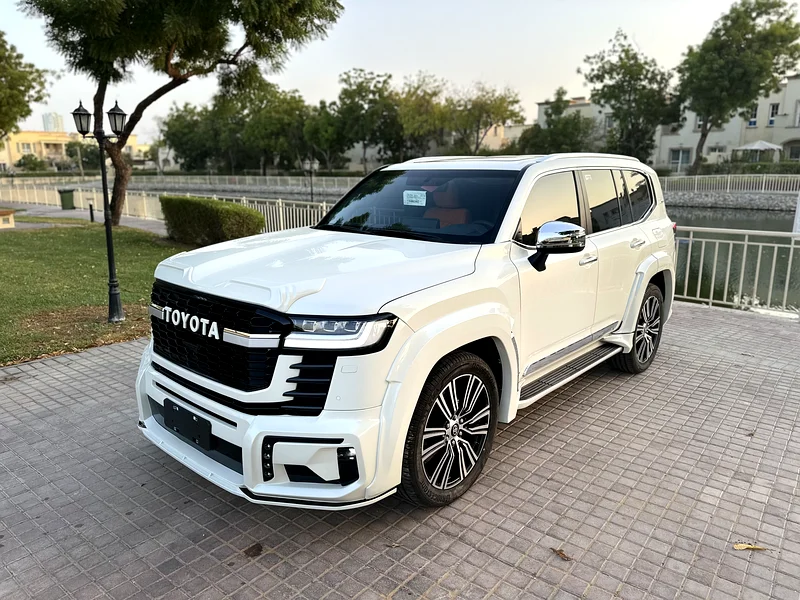 2025 Land Cruiser LC300 (VIP Edition) Wild Body Kit, 22 Inch Rims, Gcc specs, zero Km, Warranty - Image 8
