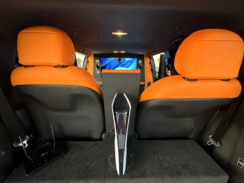 2025 Land Cruiser LC300 (VIP Edition) Wild Body Kit, 22 Inch Rims, Gcc specs, zero Km, Warranty - Image 9
