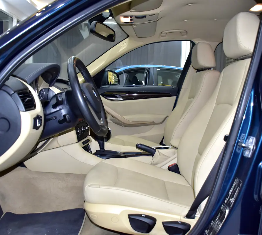 EXCELLENT DEAL for our BMW X1 sDrive18i ( 2015 Model ) in Blue Color! GCC Specs - Image 10