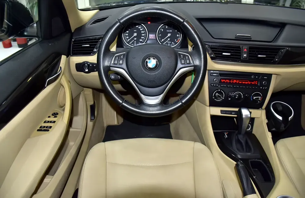 EXCELLENT DEAL for our BMW X1 sDrive18i ( 2015 Model ) in Blue Color! GCC Specs - Image 12