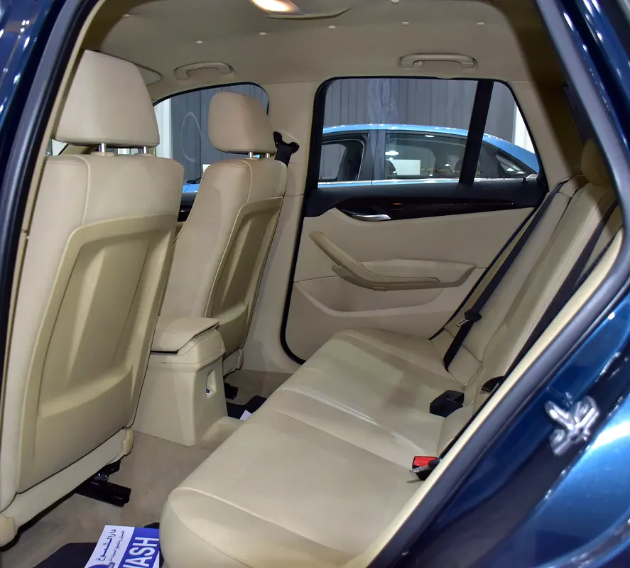 EXCELLENT DEAL for our BMW X1 sDrive18i ( 2015 Model ) in Blue Color! GCC Specs - Image 14