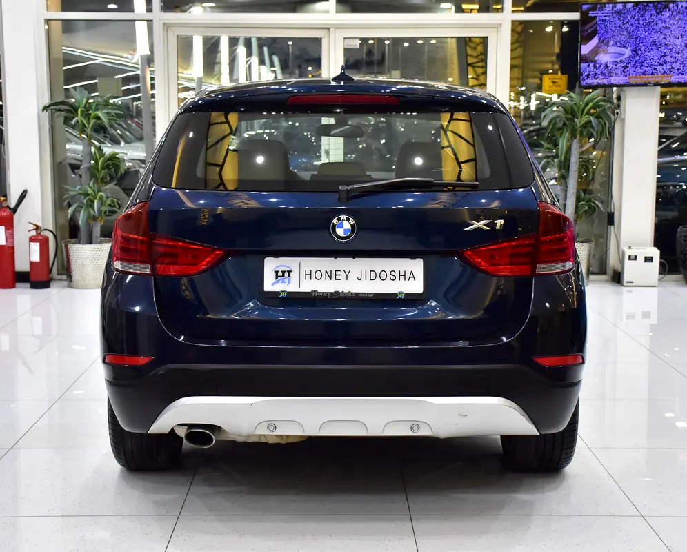 EXCELLENT DEAL for our BMW X1 sDrive18i ( 2015 Model ) in Blue Color! GCC Specs - Image 5