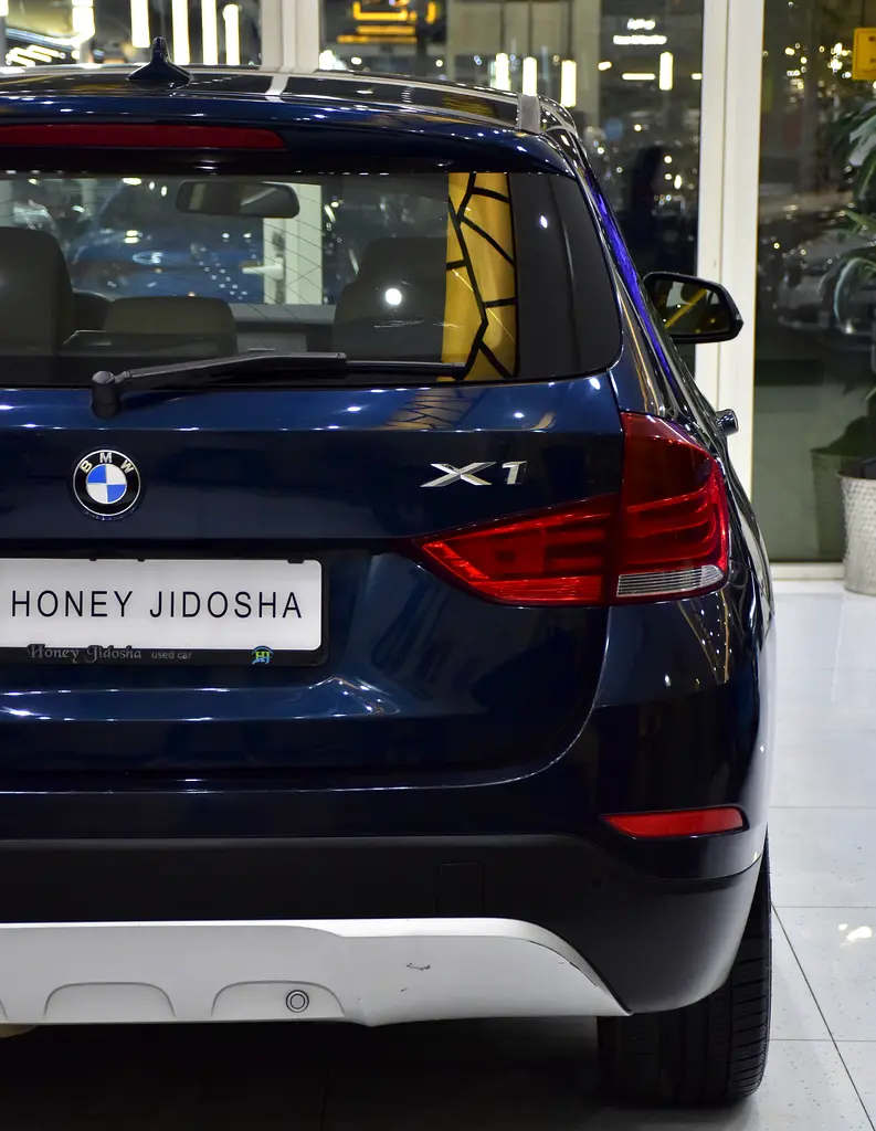 EXCELLENT DEAL for our BMW X1 sDrive18i ( 2015 Model ) in Blue Color! GCC Specs - Image 9
