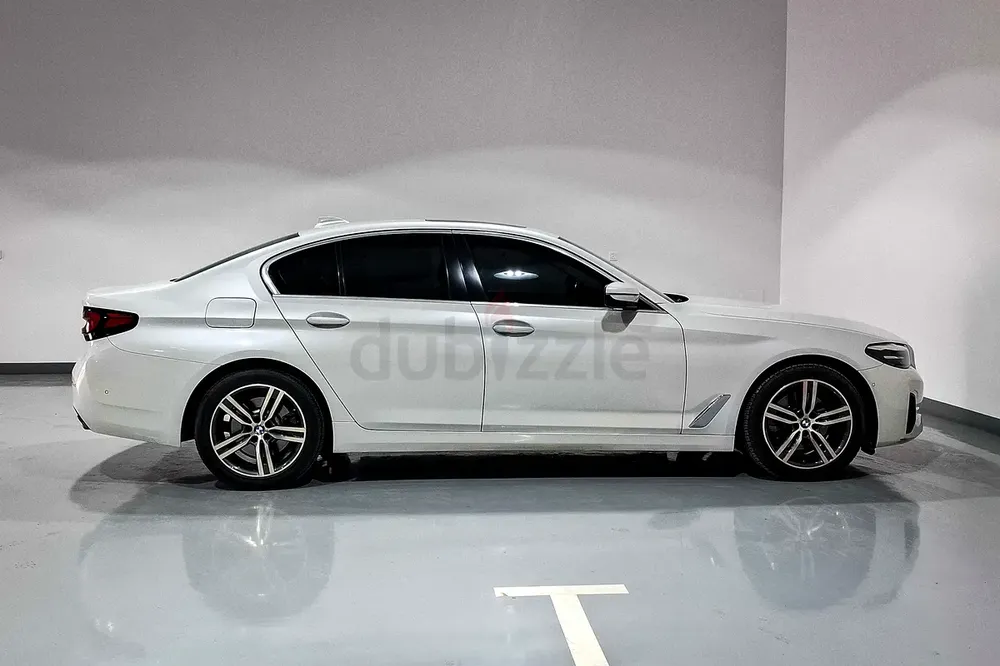 AED 1492/month | 2022 BMW 5-Series 520i | GCC Specs | Ref#450445 - Image 4