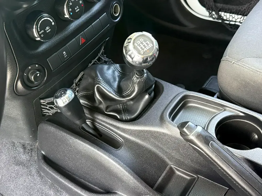 GCC Specs 2016 Jeep Wrangler Sport // 3.6L V6 - Perfect for UAE Adventures! - Image 15