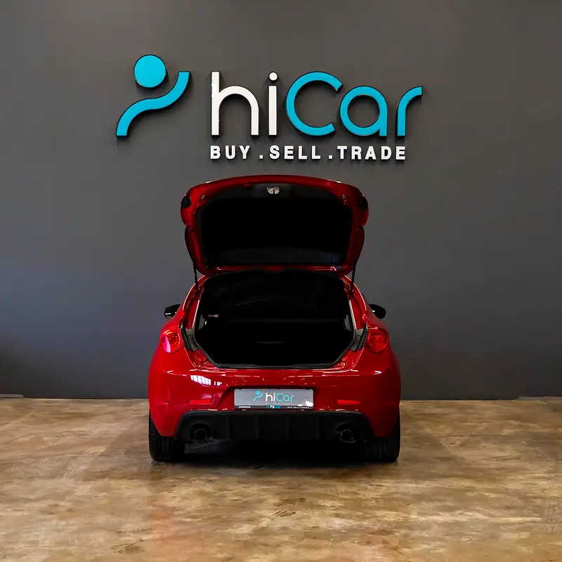 AED 862 p.m • 0% Downpayment • Alfa Romeo Giulietta Veloce  • 1 Year Warranty - Image 4