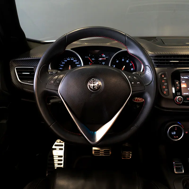 AED 862 p.m • 0% Downpayment • Alfa Romeo Giulietta Veloce  • 1 Year Warranty - Image 9