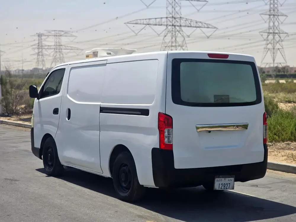 Mitsubishi Fuso chillar // Gcc space // Model 2016 // Good conditions - Image 7