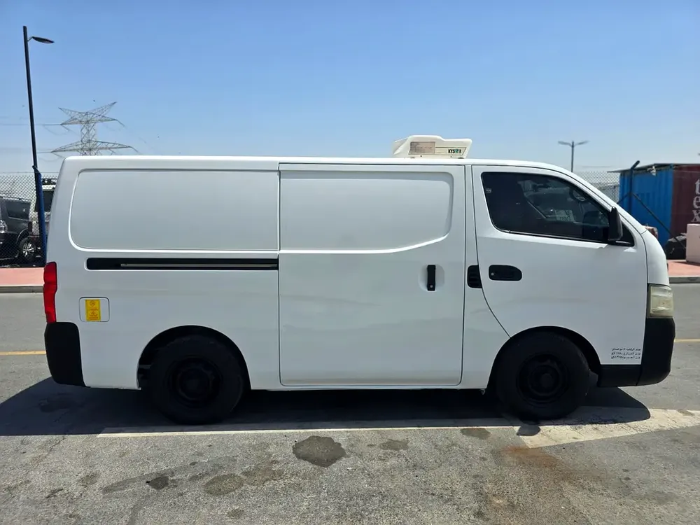 Mitsubishi Fuso chillar // Gcc space // Model 2016 // Good conditions - Image 8