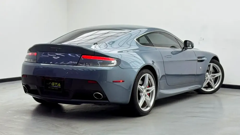 2015 Aston Martin Vantage V8, Full Aston Martin Service History, Excellent Condition, GCC - Image 4
