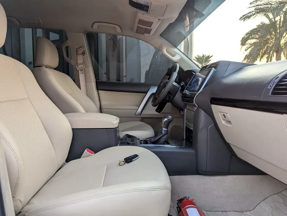 TOYOTA PRADO 2018 GCC V6 ACCIDENT FREE LOW MILEAGE IN EXCELLENT CONDITION - Image 11