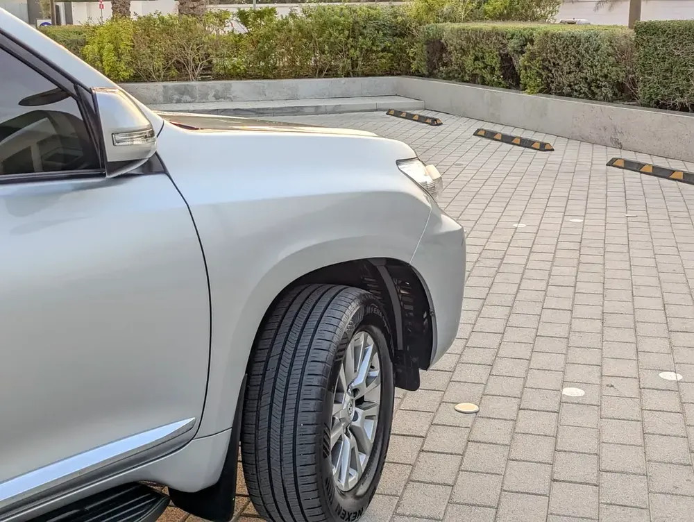 TOYOTA PRADO 2018 GCC V6 ACCIDENT FREE LOW MILEAGE IN EXCELLENT CONDITION - Image 12
