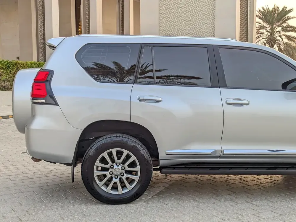 TOYOTA PRADO 2018 GCC V6 ACCIDENT FREE LOW MILEAGE IN EXCELLENT CONDITION - Image 14