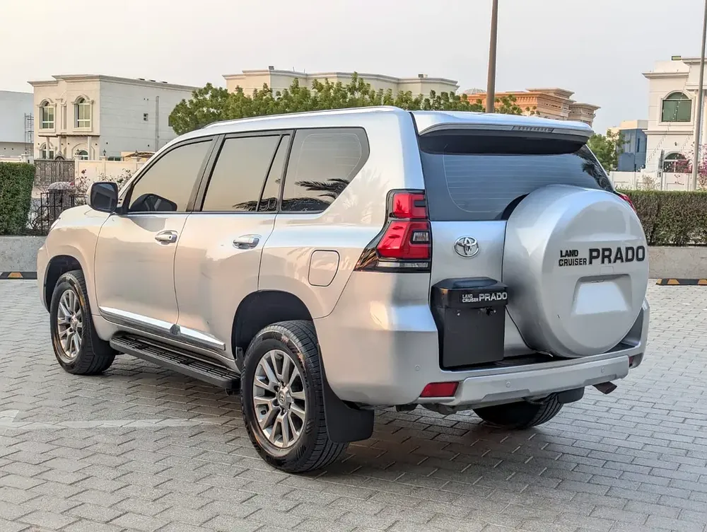TOYOTA PRADO 2018 GCC V6 ACCIDENT FREE LOW MILEAGE IN EXCELLENT CONDITION - Image 15
