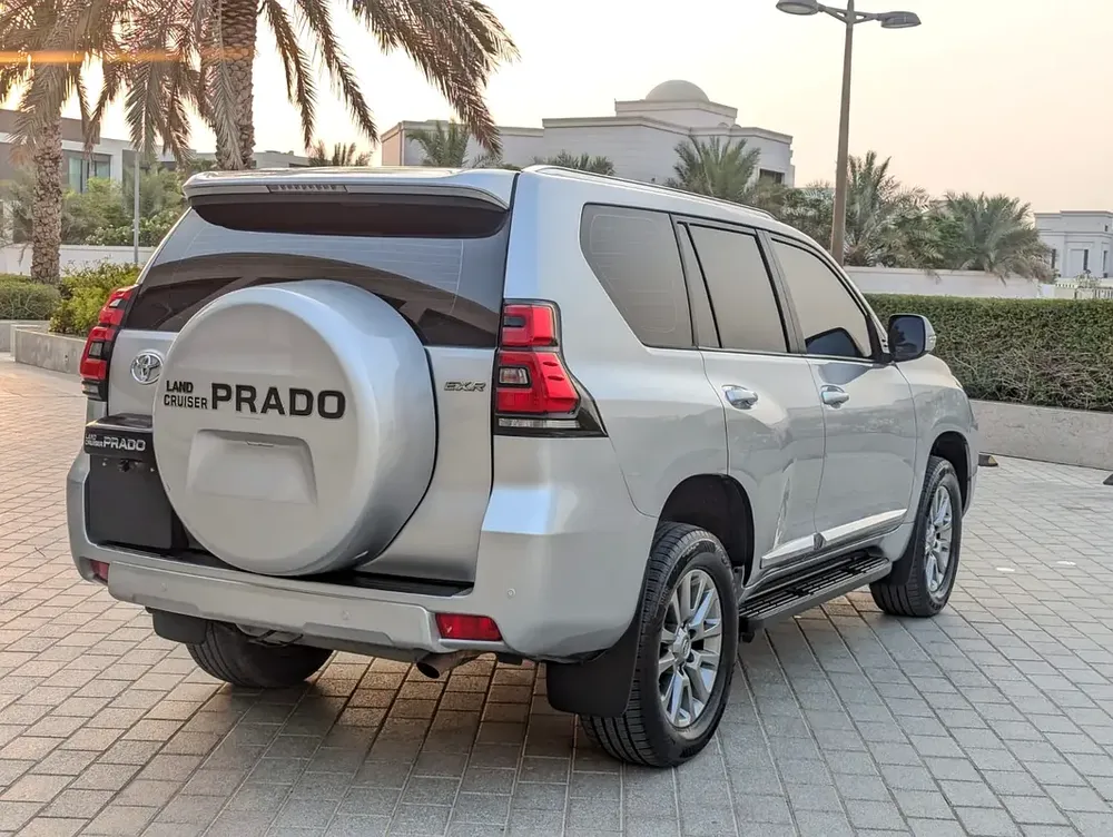 TOYOTA PRADO 2018 GCC V6 ACCIDENT FREE LOW MILEAGE IN EXCELLENT CONDITION - Image 16