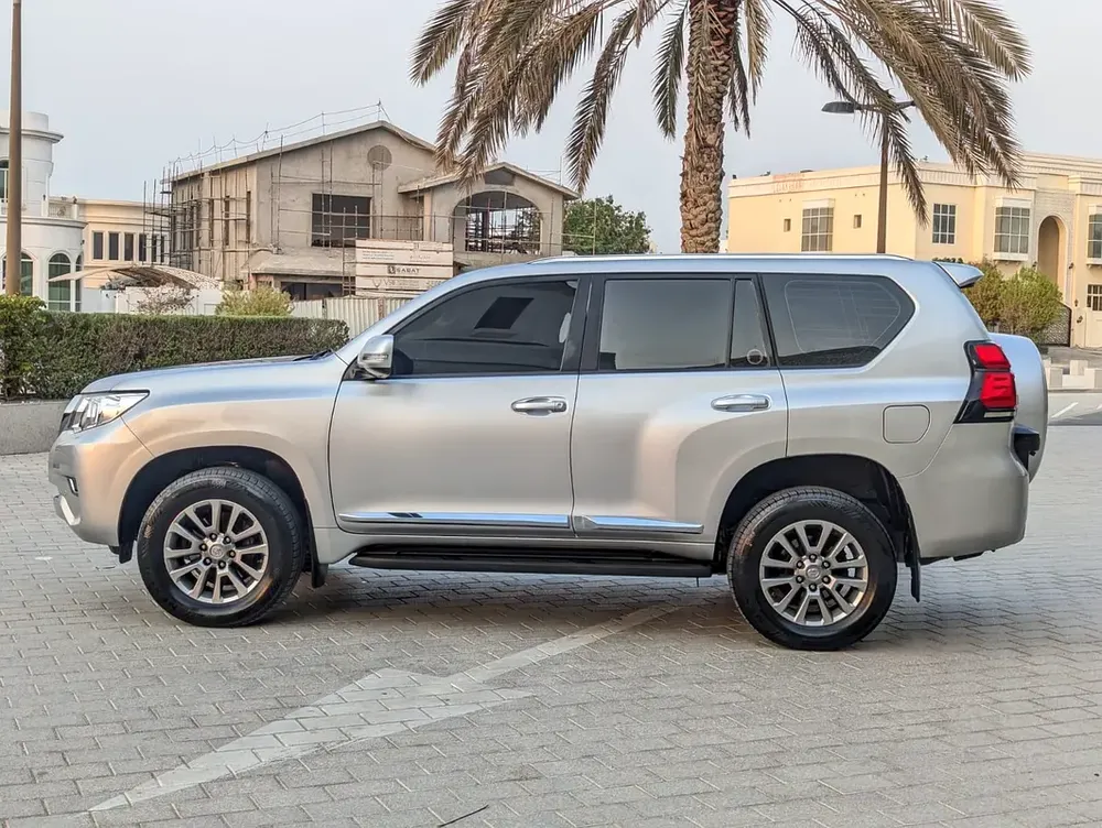 TOYOTA PRADO 2018 GCC V6 ACCIDENT FREE LOW MILEAGE IN EXCELLENT CONDITION - Image 18