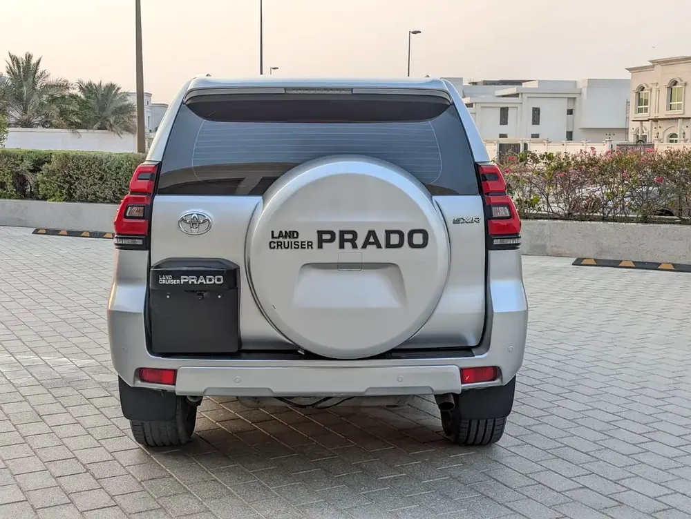 TOYOTA PRADO 2018 GCC V6 ACCIDENT FREE LOW MILEAGE IN EXCELLENT CONDITION - Image 19
