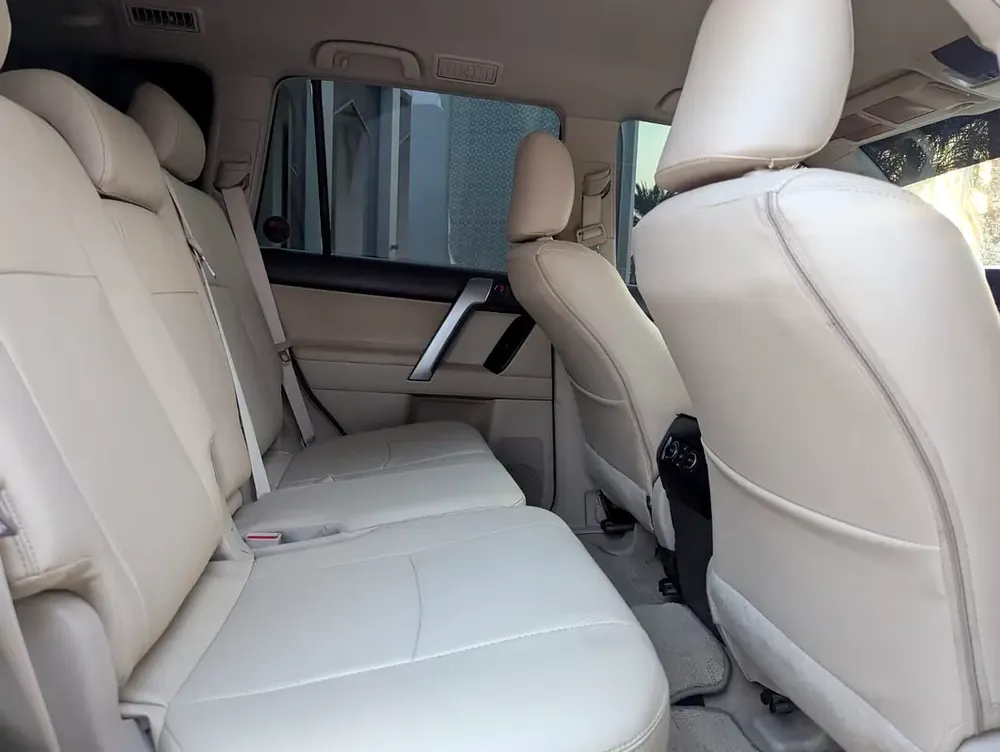 TOYOTA PRADO 2018 GCC V6 ACCIDENT FREE LOW MILEAGE IN EXCELLENT CONDITION - Image 4